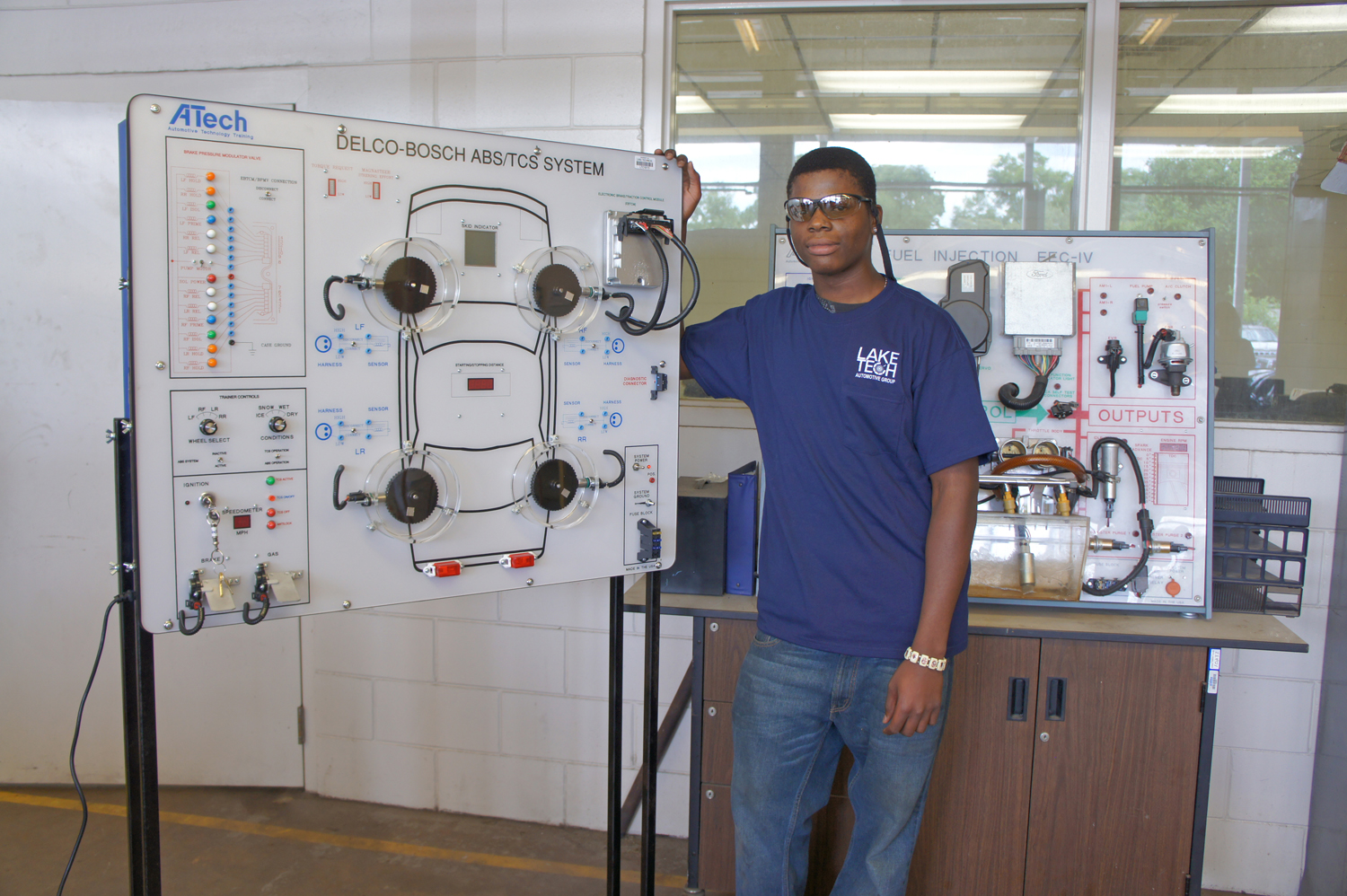 Mechanic School How to a Mechanic Automotive Service
