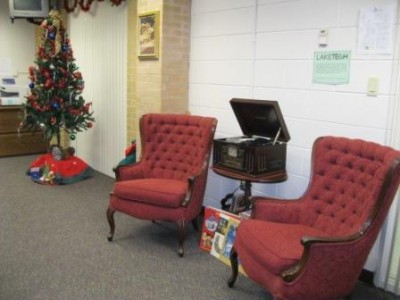 Holiday Decorations at Lake Tech 001 400x300 Friday Update 12/2/11